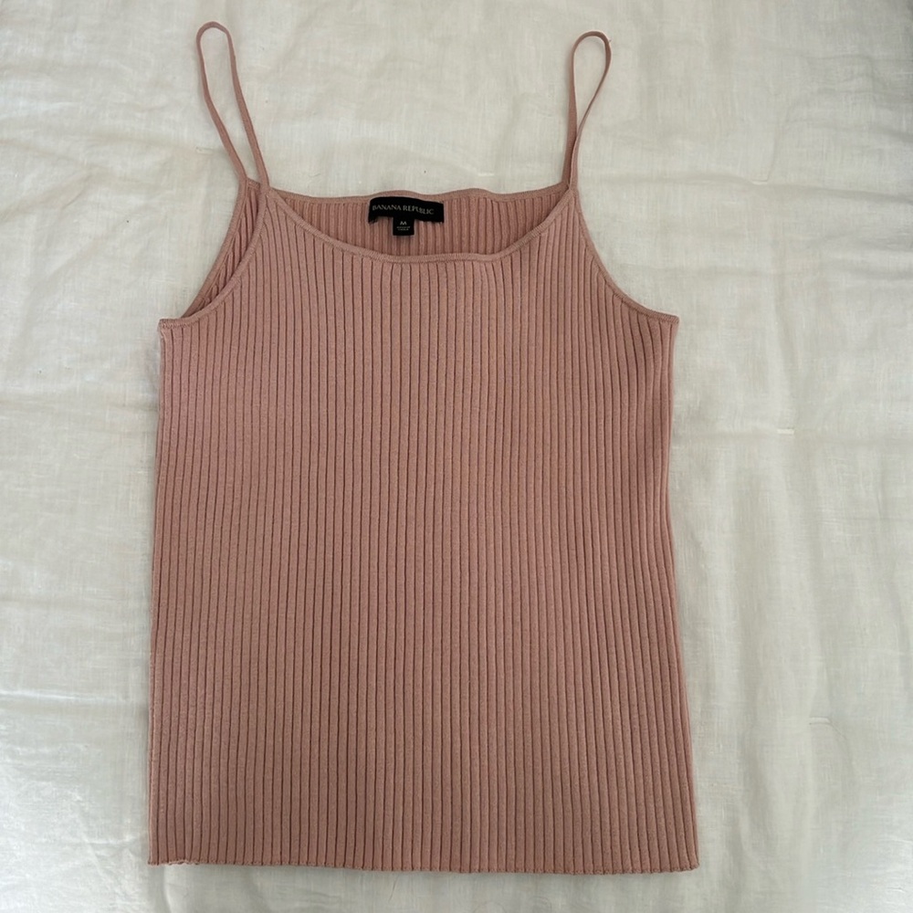 Banana Republic Rose color tank. Size M. 22" long 13" wide